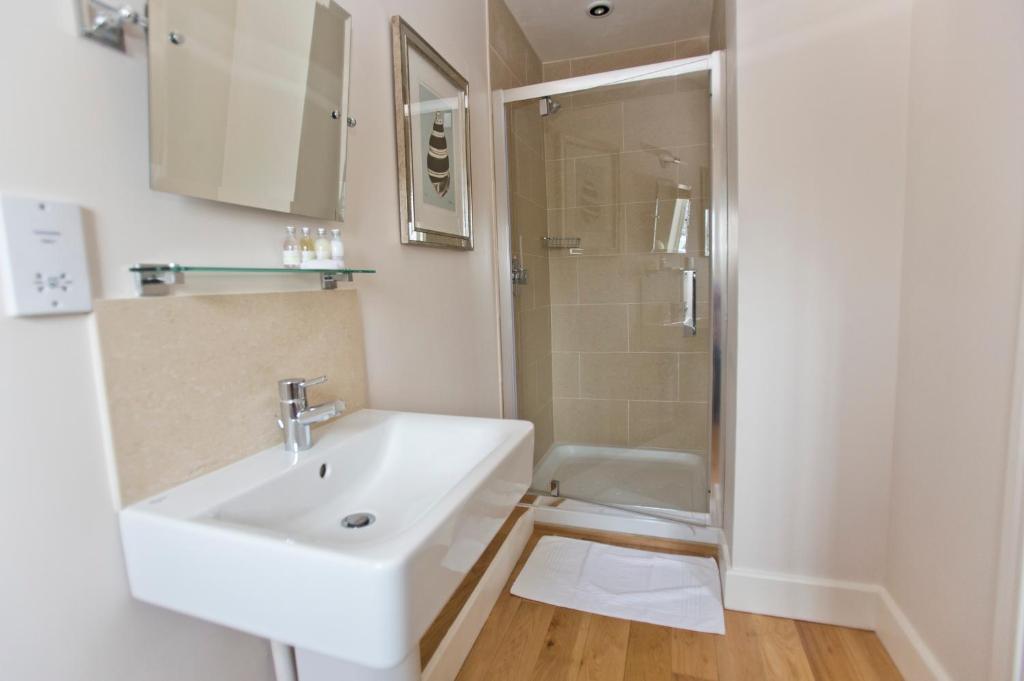 Devonshire Arms Hotel Langport Room photo